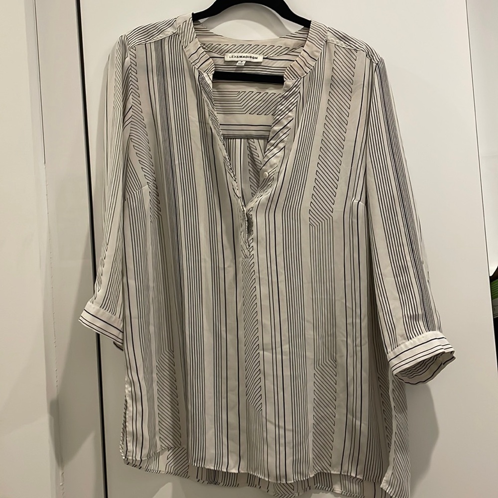Lex&Madison black and white blouse (Size M)